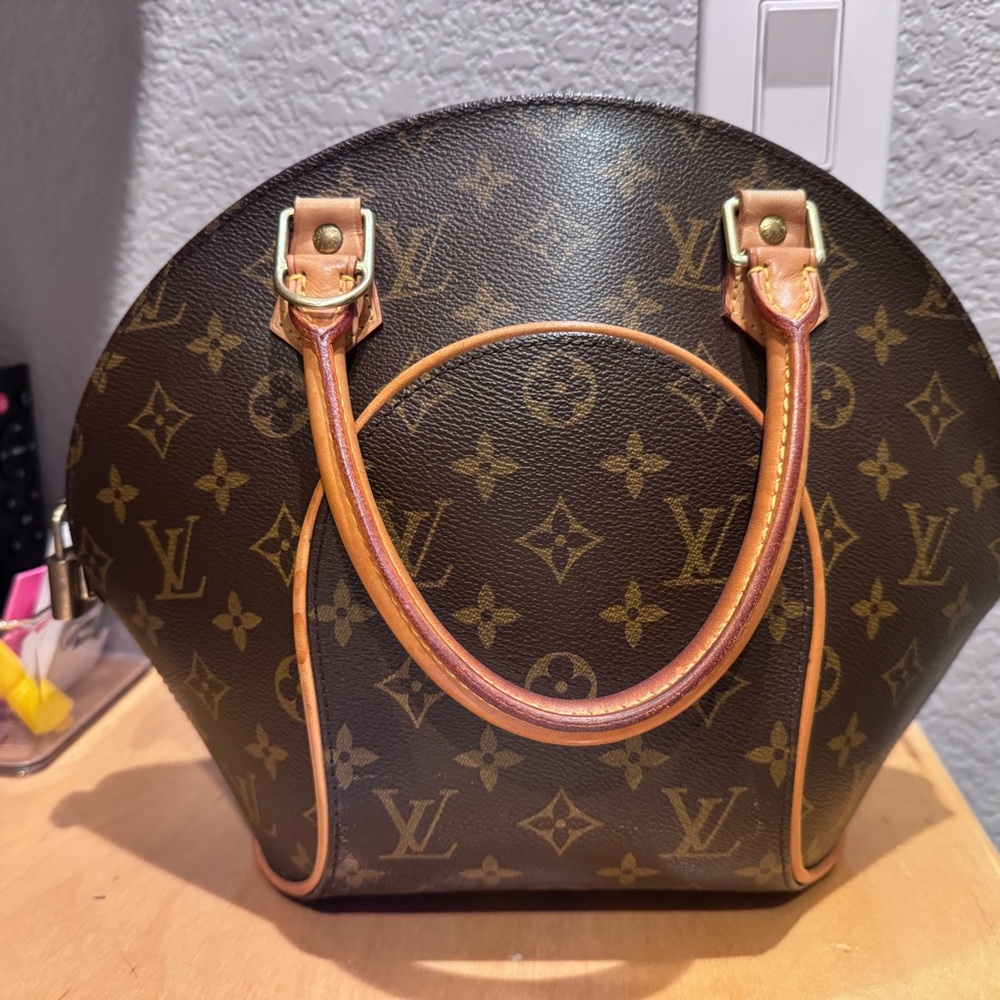 Louis Vuitton Ellipse